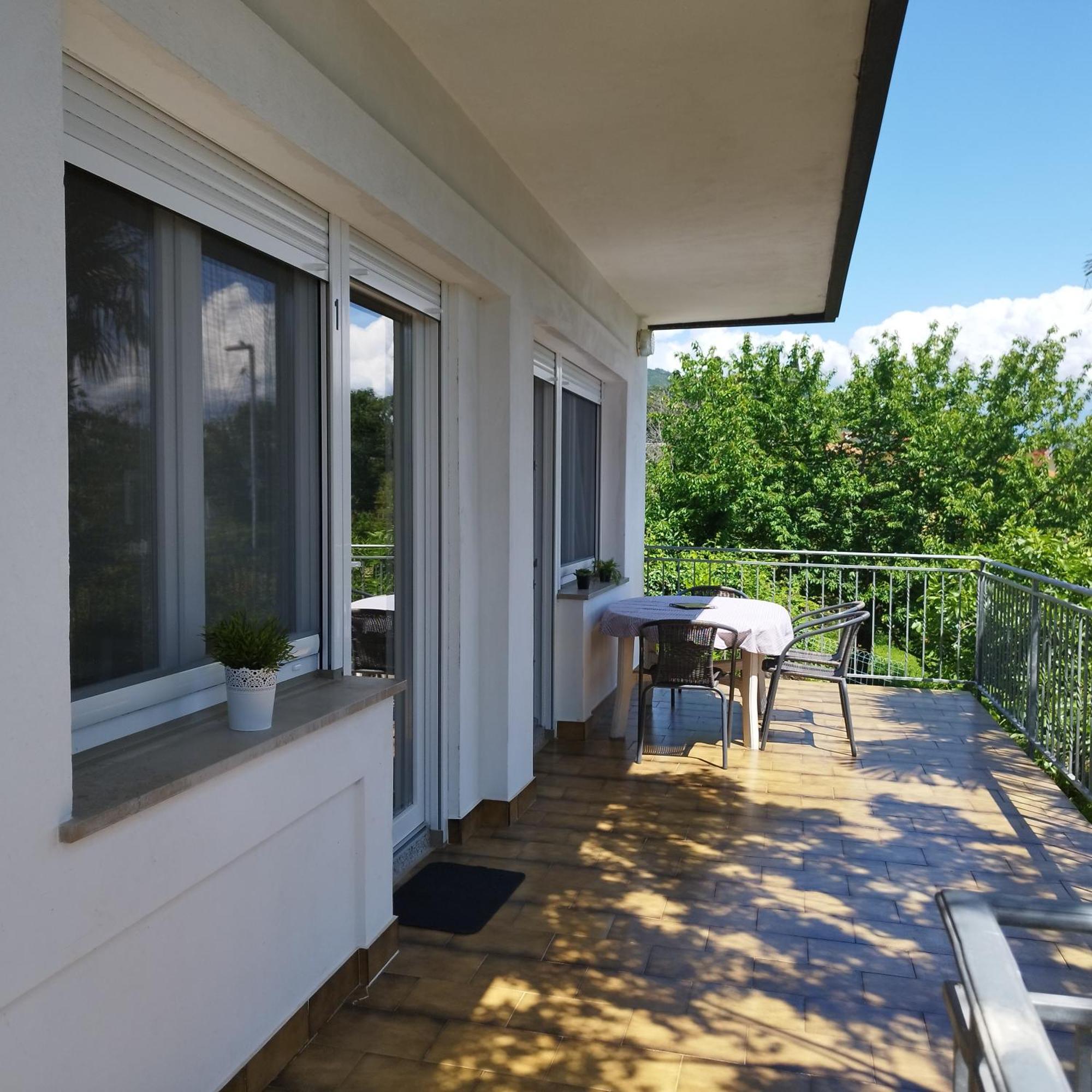 Garden Apartment *